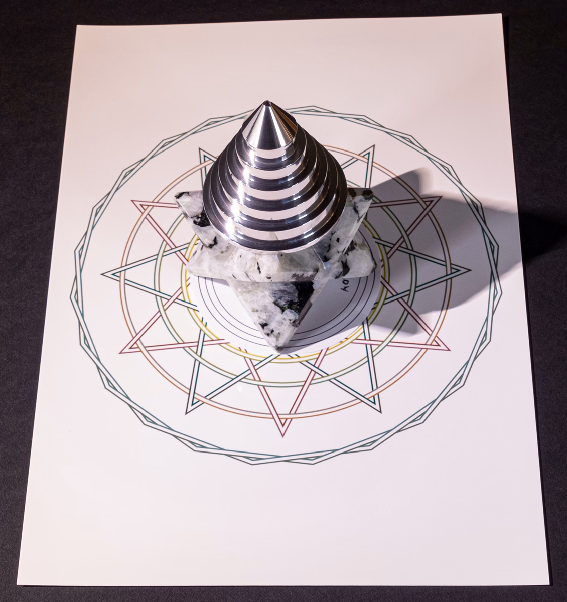 Merkaba en Pierre de Lune en radionique avec l'onde de forme du Scarabée et Keops