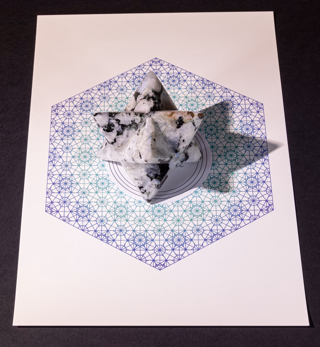 Merkaba en Pierre de Lune en radionique avec le Tesseract et le pendule Phénomène