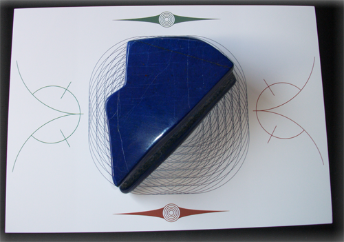 Dynamisation d'un lapis-lazuli avec le dessin agissant de l'Hydre Dynamisation d'un lapis-lazuli avec le dessin agissant de l'Hydre